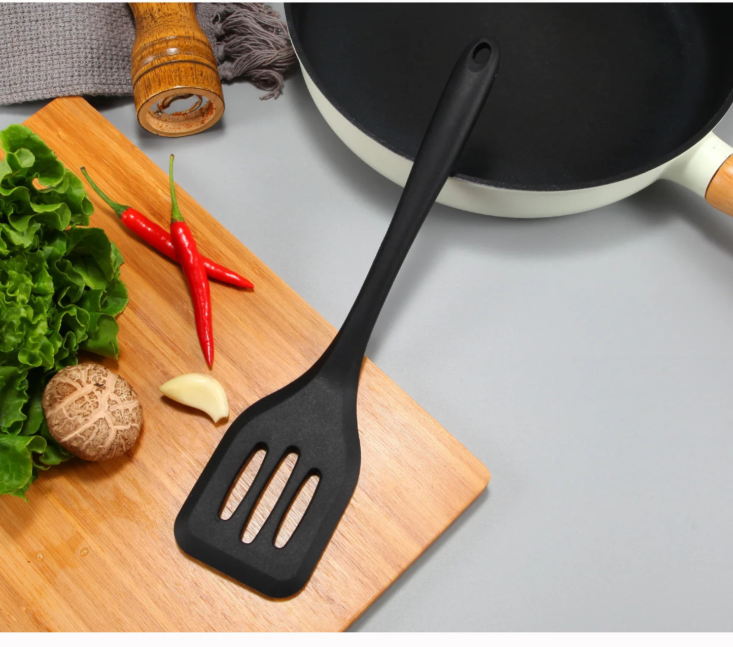 Kitchen Silicone Turners Gadgets Spatula Egg Fish Frying Pan Scoop Fried Shovel Slotted Turners Kitchen Tools Cooking Utensils