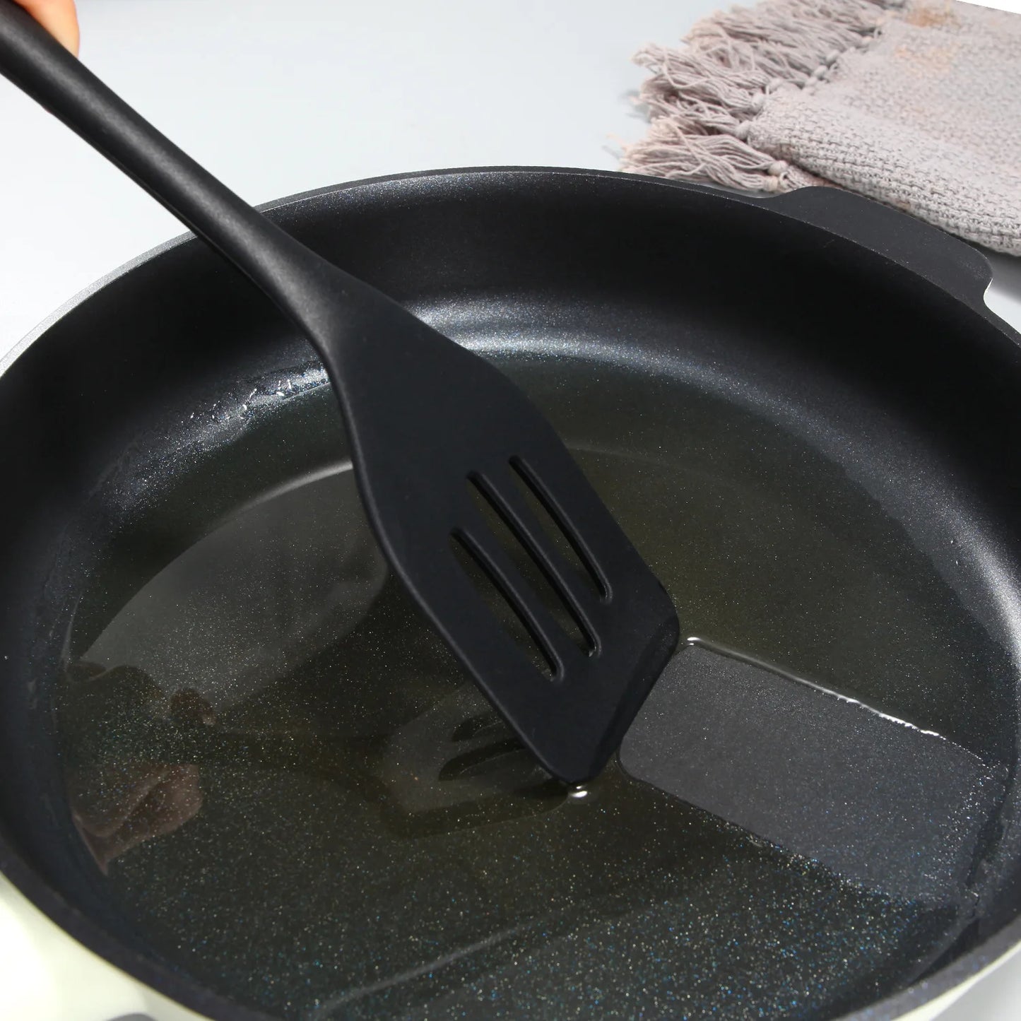 Kitchen Silicone Turners Gadgets Spatula Egg Fish Frying Pan Scoop Fried Shovel Slotted Turners Kitchen Tools Cooking Utensils