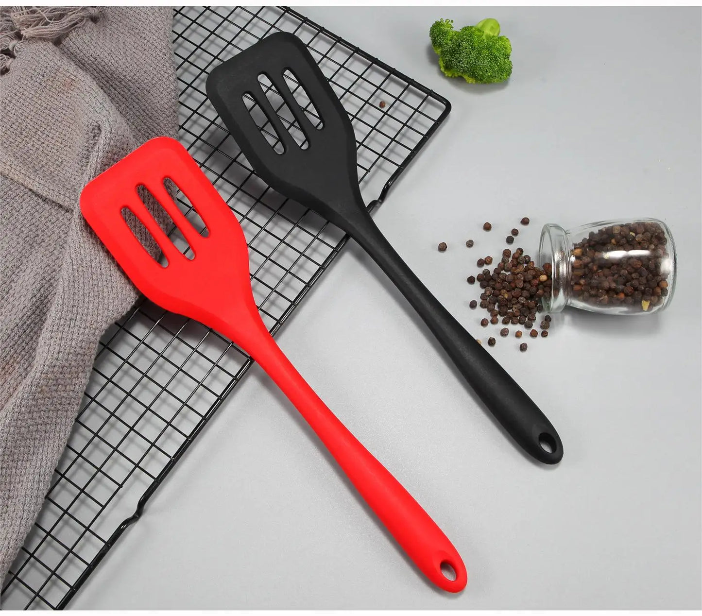 Kitchen Silicone Turners Gadgets Spatula Egg Fish Frying Pan Scoop Fried Shovel Slotted Turners Kitchen Tools Cooking Utensils